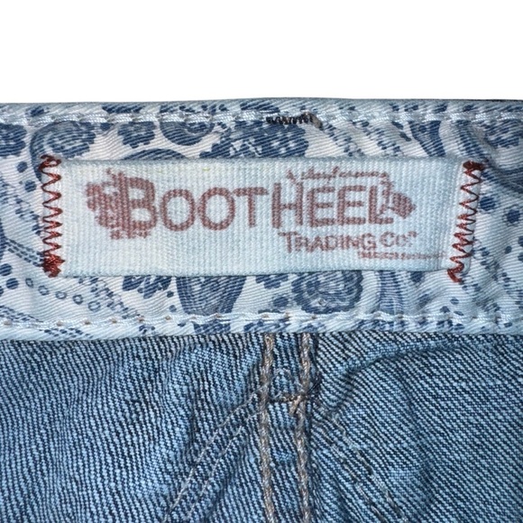 BOOTHEEL Women’s Denim Shorts Size 6 Blue  99% cotton Knee Length Mid Rise Faded - Picture 5 of 10
